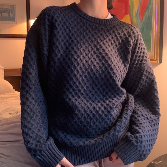 COPY - Aritzia Sunday Best Peggy Sweater - Picture 4 of 4